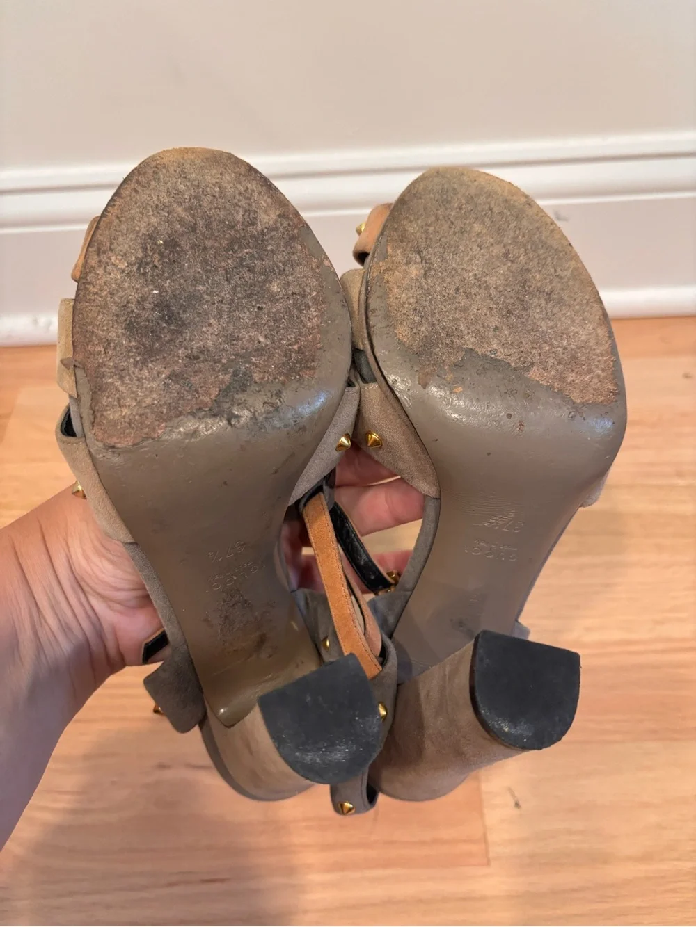 Gucci Jacqueline suede studded T-strap sandals size 37.5